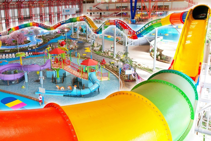 Công viên nước Mikazuki Water Park 365 có hệ thống cầu trượt dài 140m, mang cảm giác phiêu lưu và hào hứng - Ảnh: Interrnet