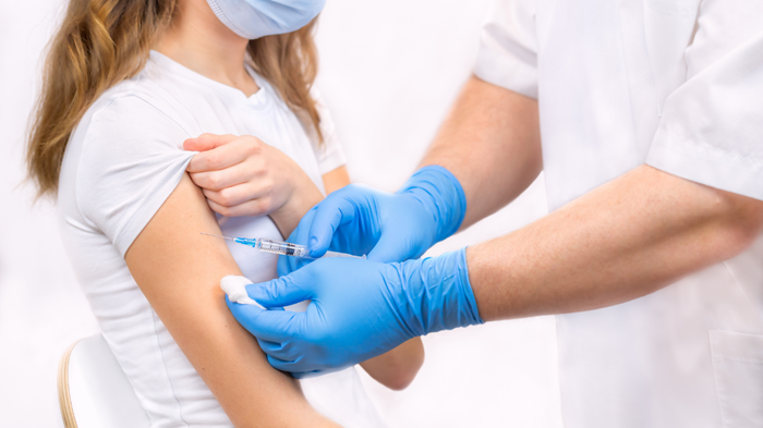 Bạn cần tiêm phòng trước khi nhập cảnh các quốc gia châu Phi - Ảnh: Vinmec