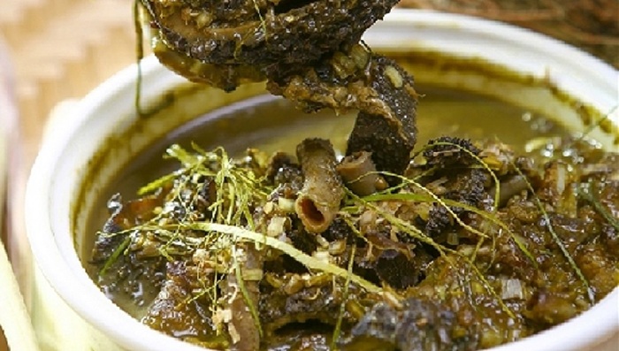 Thưởng thức nậm pịa, ăn một lần nhớ mãi - Ảnh: MIA