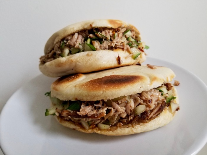 Roujiamo có từ lâu đời, khoảng 2000 năm về trước, thoạt nhìn giống Hamburger - Ảnh: Internet