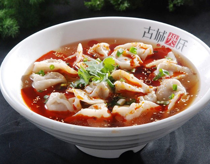 Sủi cảo súp chua, món ngon ở Tây An Trung Quốc có phần nước súp đậm vị - Ảnh: Internet