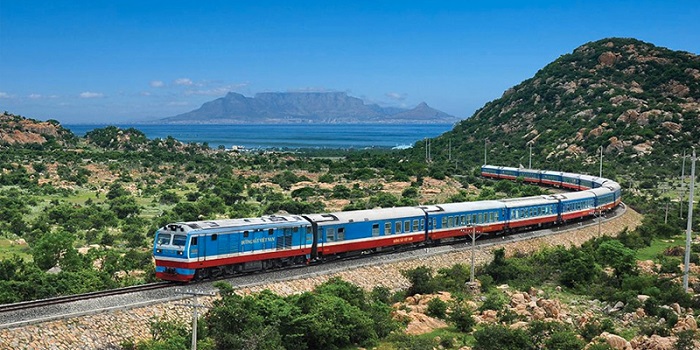 Nên đi Đà Nẵng Nha Trang bằng phương tiện nào? Tàu hỏa là phương tiện được nhiều tín đồ du lịch lựa chọn - Ảnh: Internet