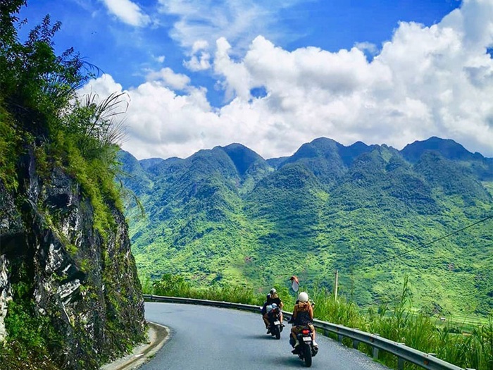 Tín đồ du lịch cần kiểm tra kỹ các bộ phận của xe trước khi thuê - Ảnh: Ha Giang Epic Tour