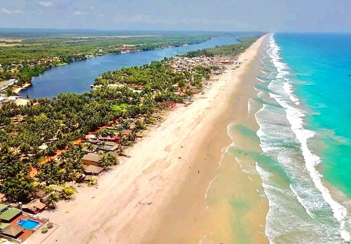 Bãi biển xanh ngát và thanh bình ở Abidjan - Ảnh: Tripadvisor