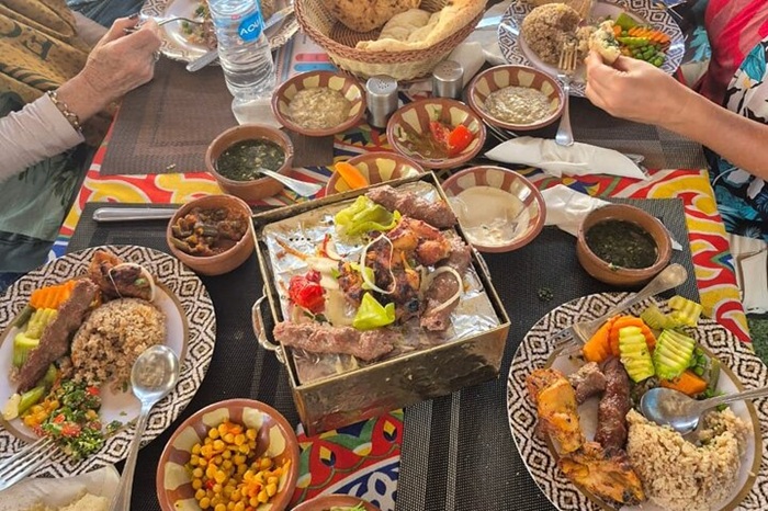 Đừng quên thưởng thức các món ăn truyền thống ở Cairo, Ai Cập - Ảnh: byFood