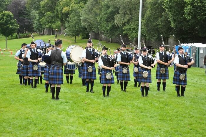 Phong tục tập quán của người scotland- Những người đàn ông mặc váy để tránh rét tại Scotland -
