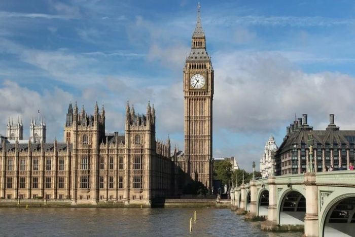 Tháp đồng hồ Big Ben là biểu tượng chứng kiến lịch sử thăng trầm của nước Anh