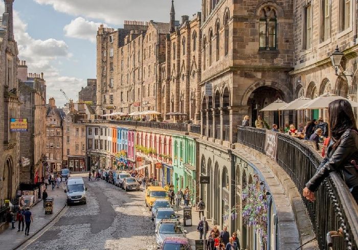 Scotland có gì nổi tiếng - Dãy phố Royal Mile vô cùng nhộn nhịp