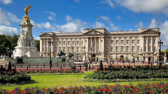 Địa điểm du lịch Anh - Cung điện chỉ mở cửa vào mùa hè và phải đặt vé qua website