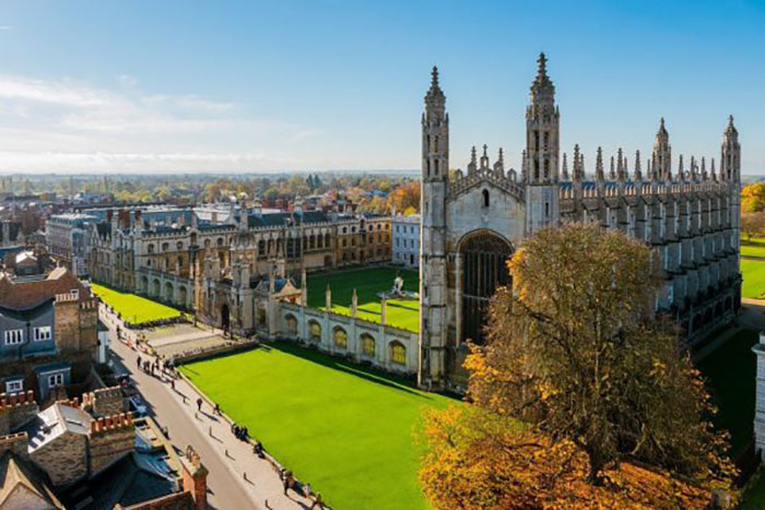 Du lịch Anh mùa nào đẹp nhất - Đại học Cambridge với kiến trúc Gothic đặc trưng