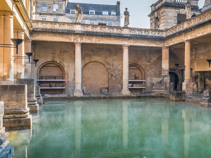 kinh nghiệm du lịch Anh -Bath là một trong những nhà tắm La Mã được bảo tồn tốt nhất trên thế giới