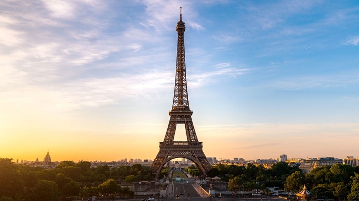 Đi du lịch châu Âu nên đi những nước nào - Tháp Eiffel hùng vĩ