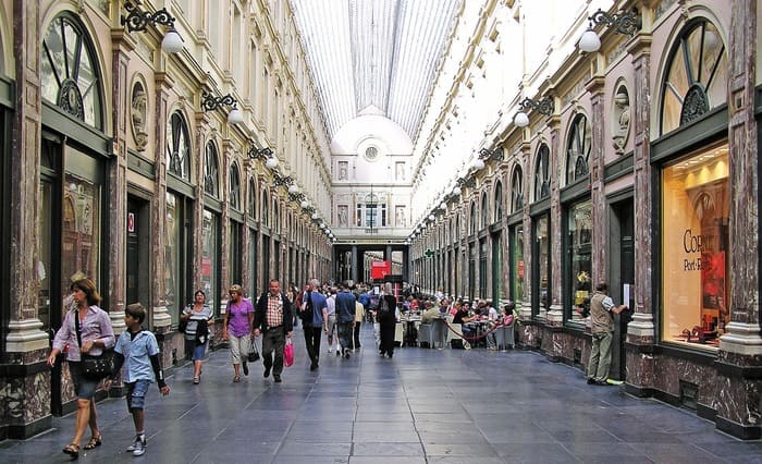 Kinh nghiệm mua sắm khi du lịch châu Âu - Trung tâm thương mại sầm uất tại châu Âu