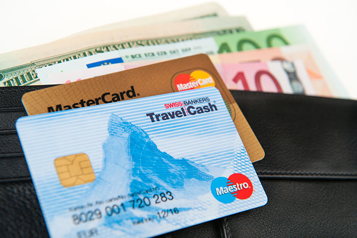 Đi du lịch Châu Âu được mang bao nhiêu tiền - Số tiền mang trong hạn mức là không quá 5000 USD hoặc không quá 15 triệu đồng
