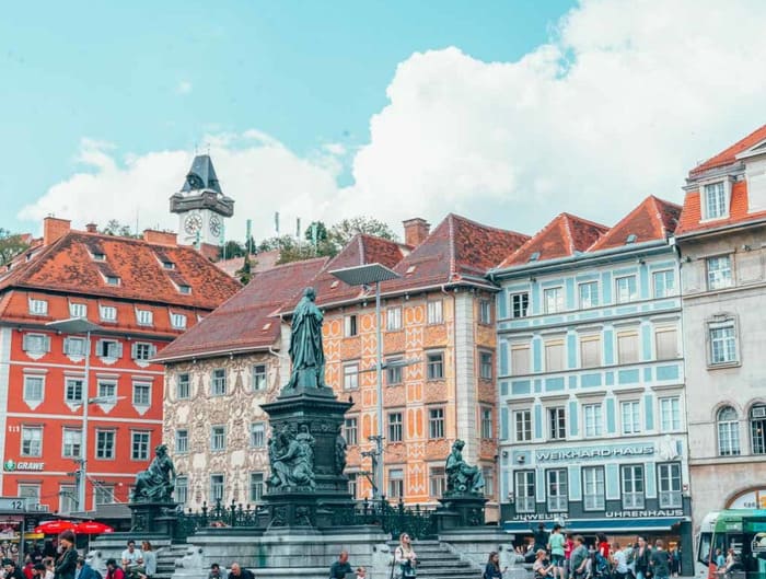 Du lịch châu Âu tháng 6 - Lối kiến trúc cổ xưa tại Graz, Áo