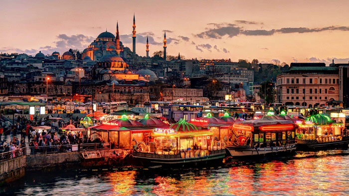 Du lịch Châu Âu tháng 7 - Istanbul, Thổ Nhĩ Kỳ lên đèn vào buổi chiều muộn