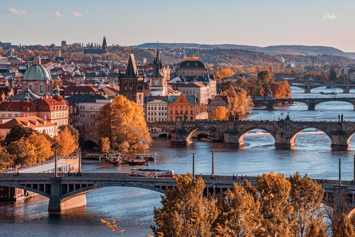 Du lịch Đông Âu mùa nào đẹp nhất - Mùa thu tại Prague