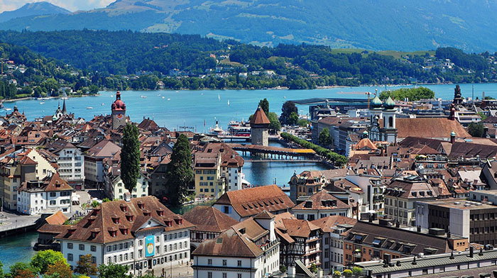 Du lịch Tây Âu - Thụy Sĩ có cảnh đẹp kiến trúc  cổ kính và sông núi thiên nhiên hùng vĩ.