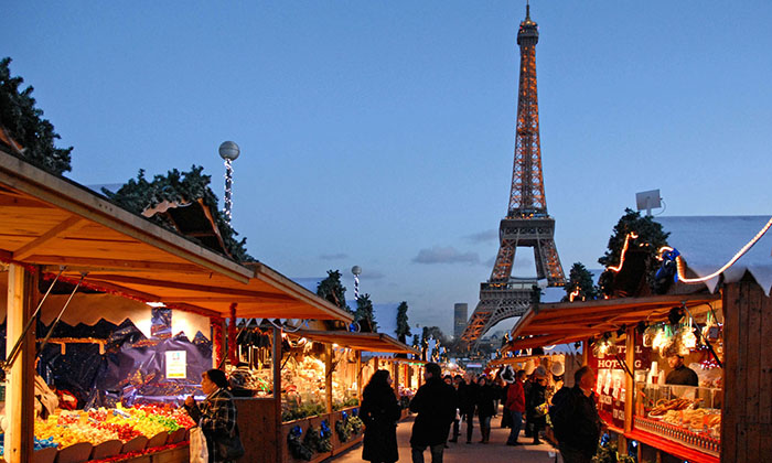 Du lịch Tây Âu - Một khu chợ Giáng sinh tại Paris