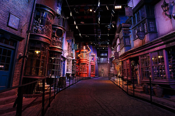 Du lịch Tây Âu - Hẻm Xéo trong Harry Potter dựng tại Studio Warner Bros