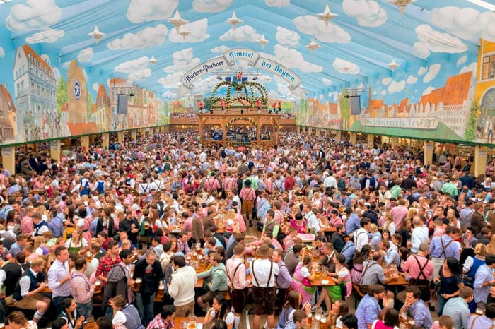 Du lịch châu Âu tháng 9 - Lễ hội Oktoberfest người thưởng thức bia
