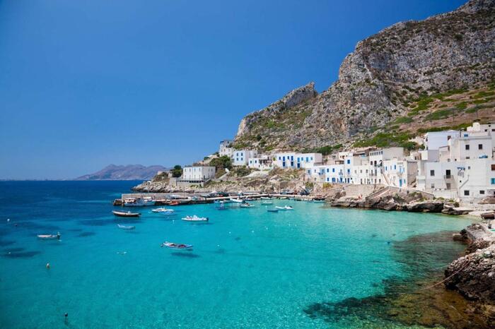Du lịch châu Âu tháng 9 - Bờ biển dài, xanh mát trên đảo Sicily