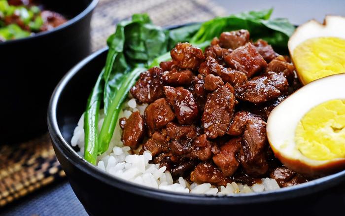 Ăn gì ở Đài Nam - Cơm lợn thịt om là món ăn cực kỳ hợp để thưởng thức trong tiết trời se lạnh