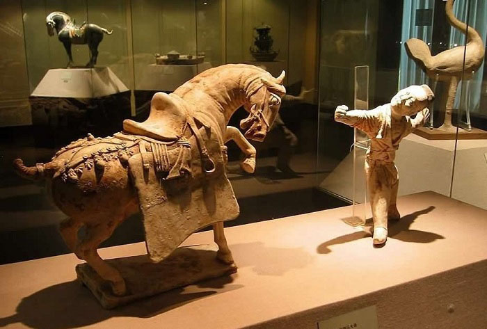 Bảo tàng Cố cung Đài Loan - Các tượng phù điêu điêu khắc sống động y như thật