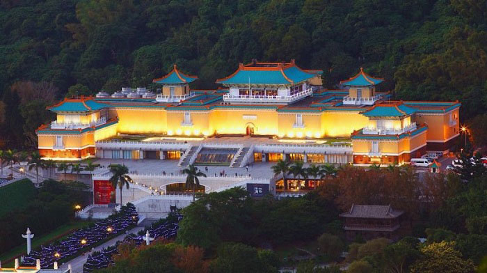 Bảo tàng Cố cung Đài Loan - Khung cảnh bảo tàng lên đền vào buổi tối.