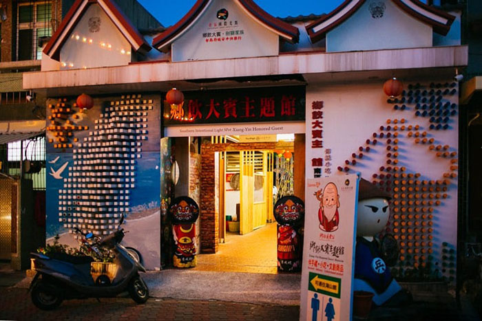 Đài Nam có gì chơi - Một cửa hàng nhỏ trên dãy phố giữ được nét kiến trúc cổ xưa