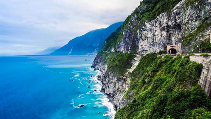 Địa điểm du lịch Hoa Liên - Hoa Liên có núi, có biển là địa điểm du lịch nên ghé qua khi đến Đài Loan