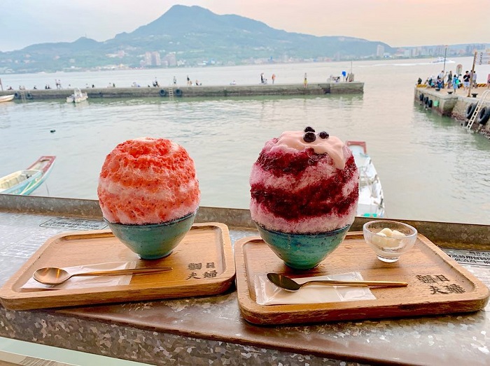 Thưởng thức ly kem tại Cầu Tình yêu ở Đài Loan