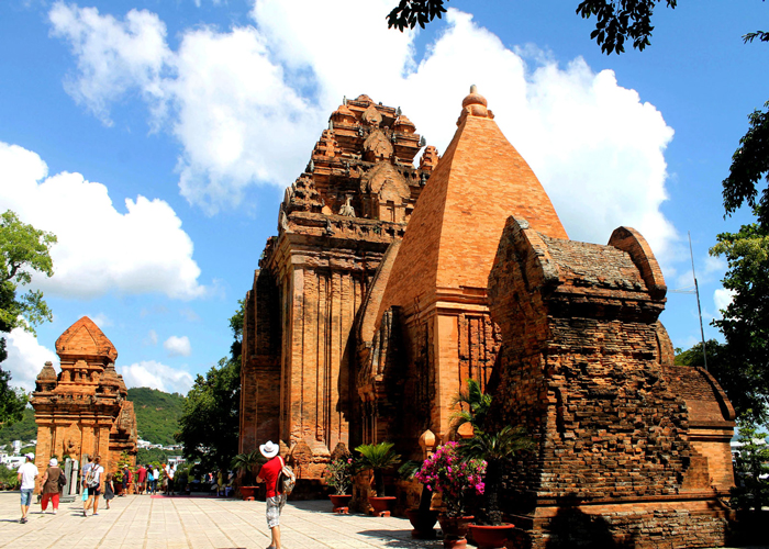 Thác bà Ponagar - cụm tháp Chăm duy nhất ở Nha Trang