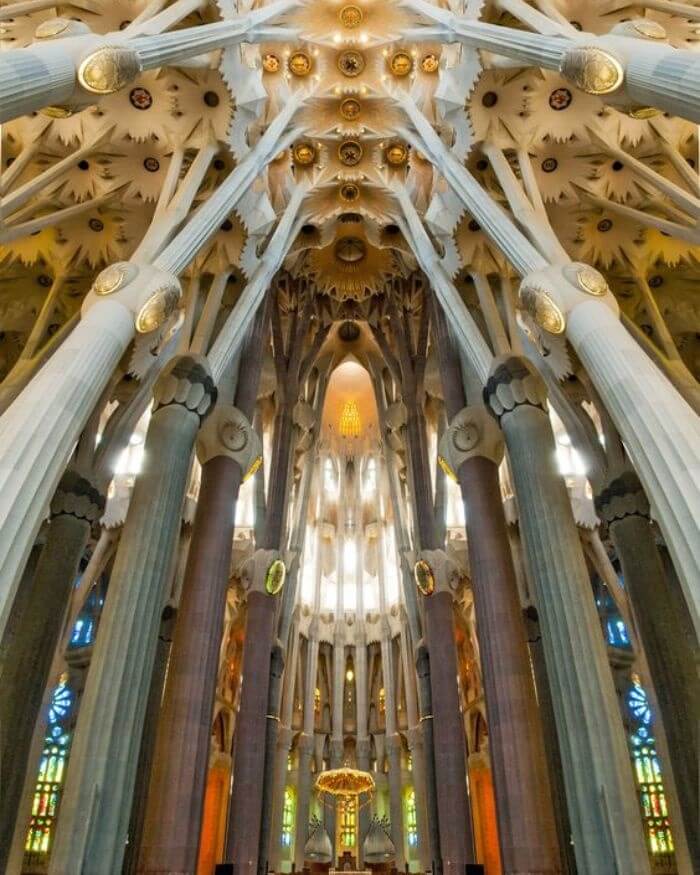 Kinh nghiệm du lịch Barcelona: nhớ ghé thăm nhà thờ La Sagrada