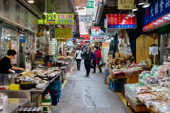 Chợ Namdaemun là địa điểm du lịch Seoul nổi tiếng 