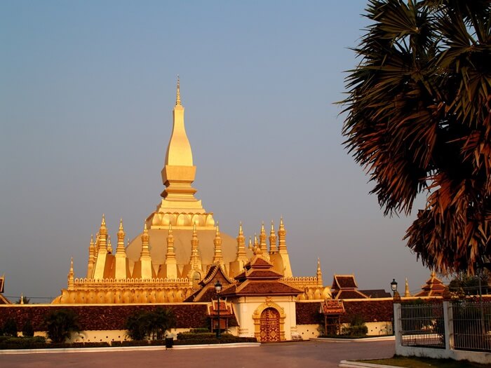 Kinh nghiệm đi tour Lào cần chuẩn bị gì: Pha That Luang