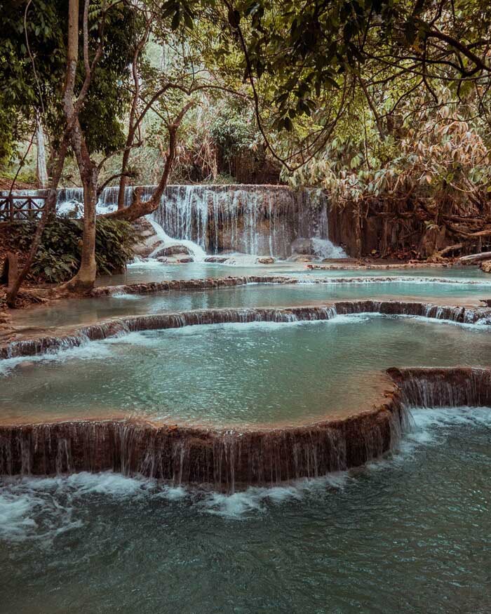 Đi tour Lào cần chuẩn bị gì với điểm đến thác nước chia thành bậc