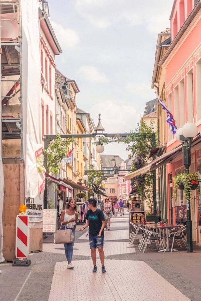 Những điều cần biết khi đi tour Luxembourg: Pick The Old Quarter