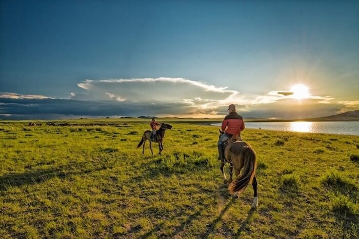 Trải nghiệm khi đi tour Mông Cổ mà du khách yêu thích là hoạt động cưỡi ngựa