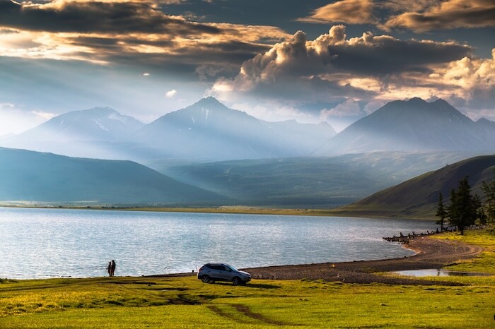 Trải nghiệm khi đi tour Mông Cổ nhớ tham gia bơi lội tại hồ Huvsgul