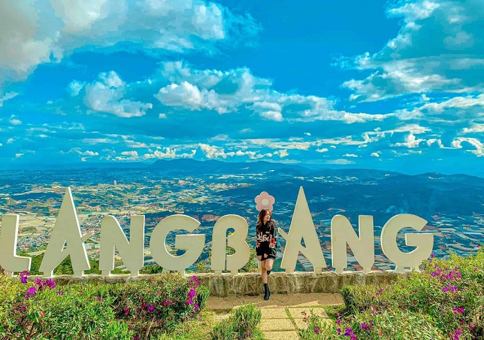 Đỉnh Langbiang là điểm du lịch gần nhau ở Đà Lạt hướng đi hồ Suối Vàng