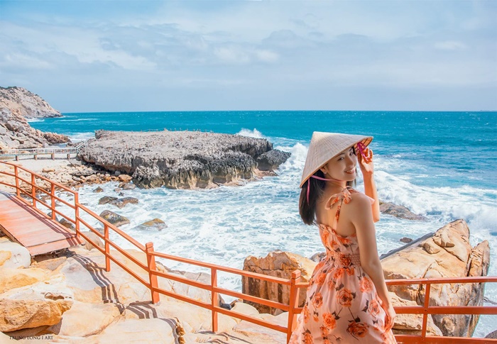 trải nghiệm trong tour Ninh Thuận nhất định so deep bên bãi biển lãng mạn