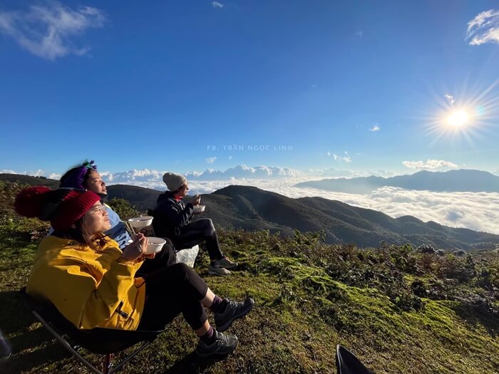 Đi tour Kon Tum chơi gì? Nhớ tham gia trekking núi Ngọc Linh và thưởng trà sáng sớm