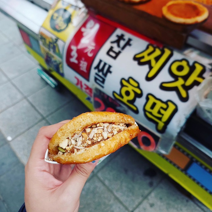 Kinh nghiệm du lịch Busan - nên ăn Ssiat hotteok 