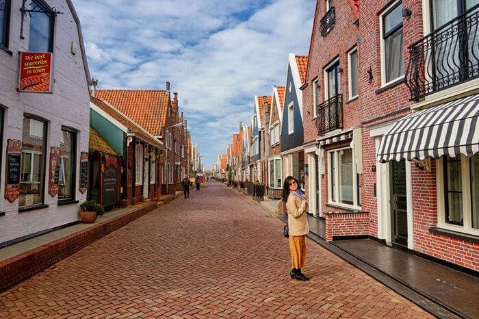 Lịch trình tour Amsterdam 3 ngày nhớ ghé thăm làng chài Volendam