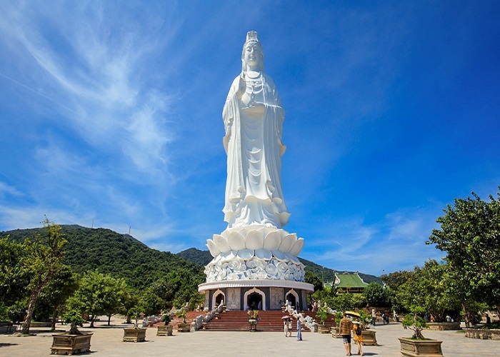 Viếng chùa Linh Ứng