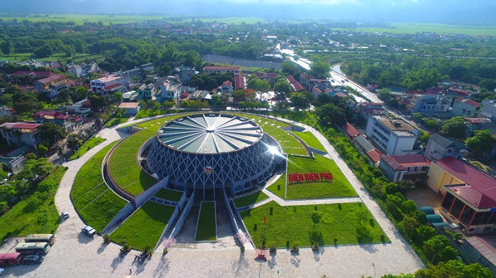 Tham quan bảo tàng lịch sử Điện Biên