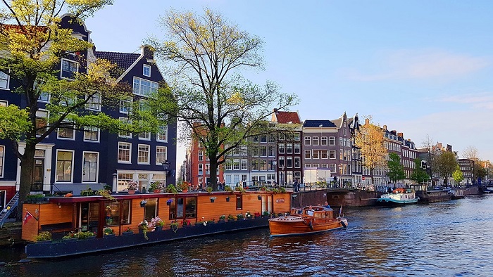 Đi thuyền trên kênh Amsterdam