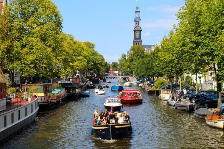 Đi thuyền trên kênh Amsterdam