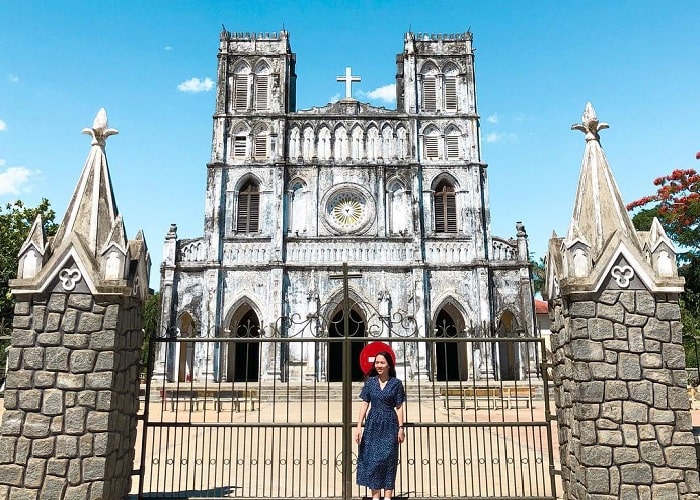Tour Quy Nhơn Phú Yên 4 ngày từ Hồ Chí Minh thăm nhà thờ Mằng Lăng